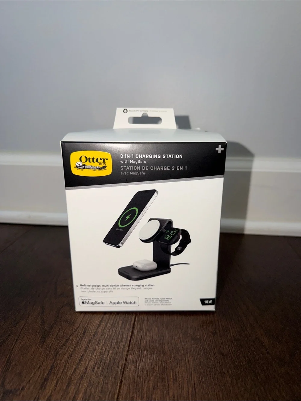 OtterBox 3-in-1 MagSafe Charging Station - Black and White